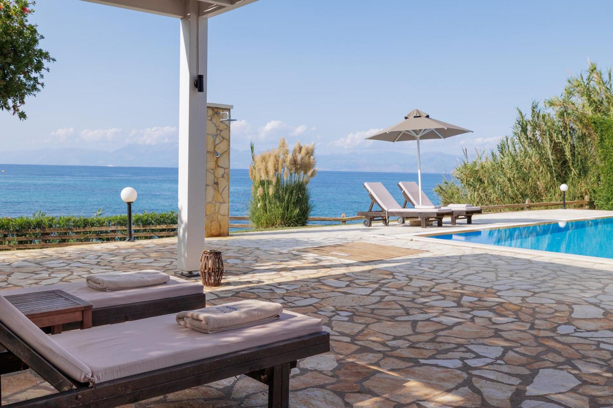 Beachfront Villa Dionysos - With Private Beach Sidárion Exterior foto