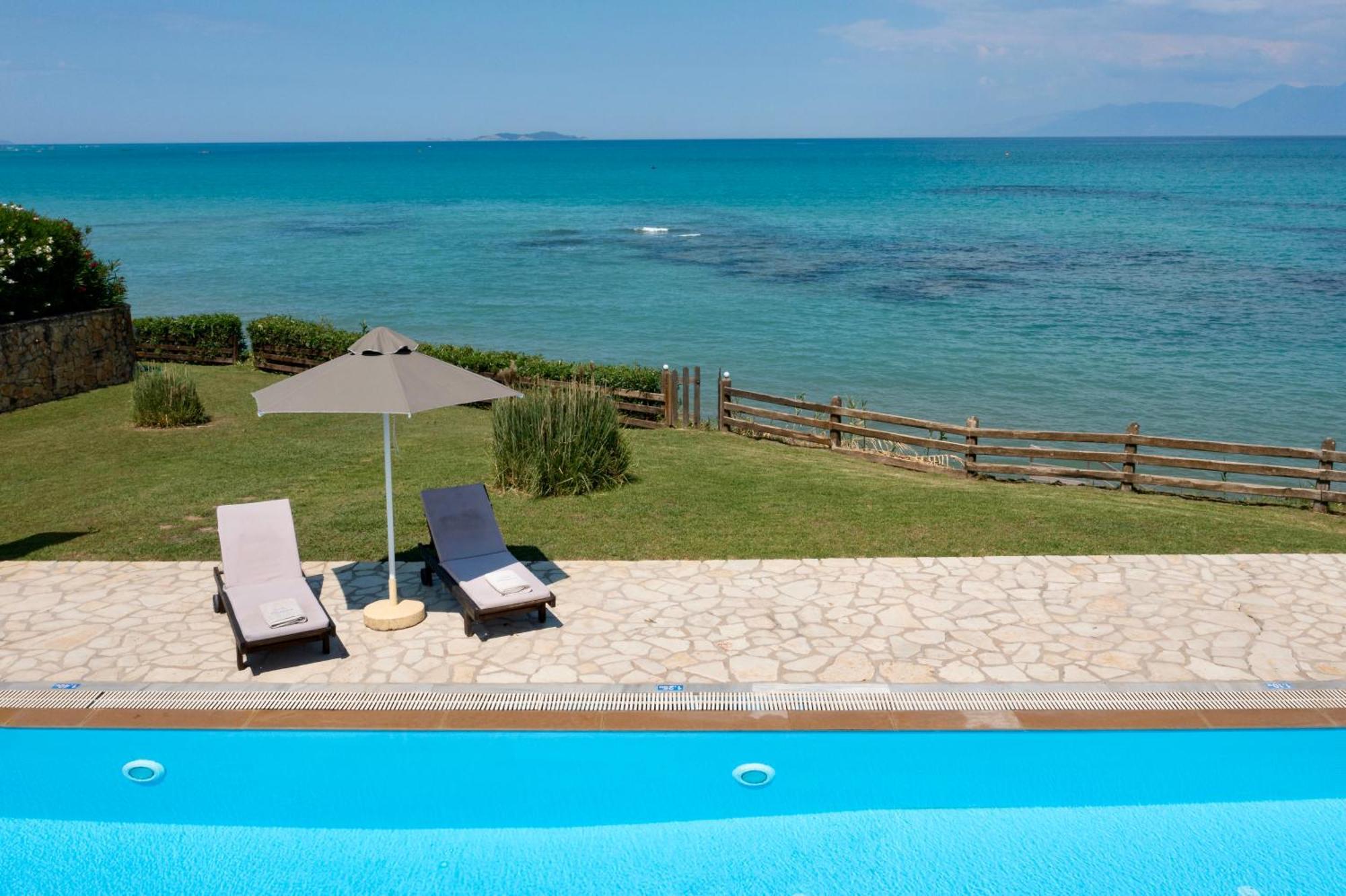 Beachfront Villa Dionysos - With Private Beach Sidárion Exterior foto