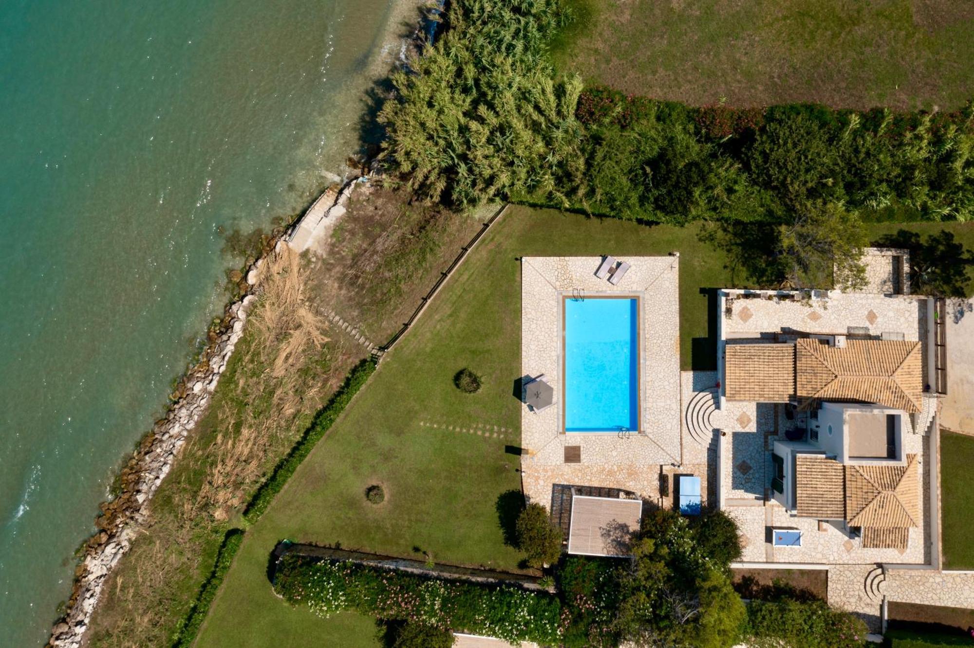 Beachfront Villa Dionysos - With Private Beach Sidárion Exterior foto